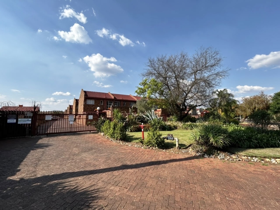 2 Bedroom Property for Sale in Pretoria North Gauteng