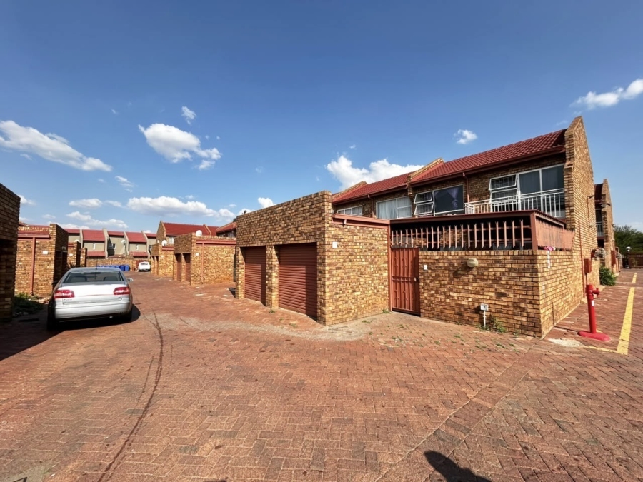 2 Bedroom Property for Sale in Pretoria North Gauteng