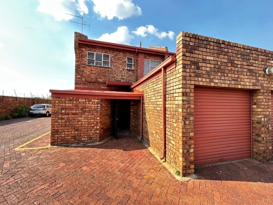 2 Bedroom Property for Sale in Pretoria North Gauteng