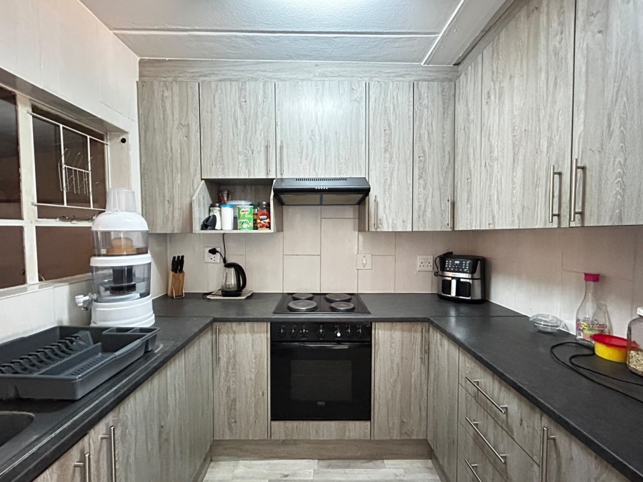 2 Bedroom Property for Sale in Pretoria North Gauteng