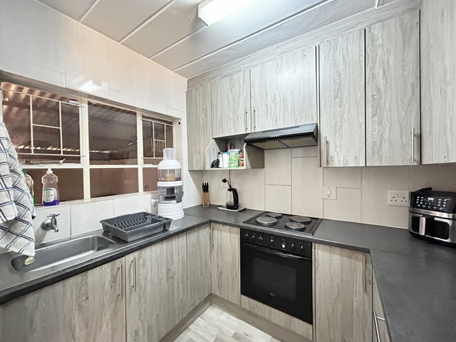 2 Bedroom Property for Sale in Pretoria North Gauteng