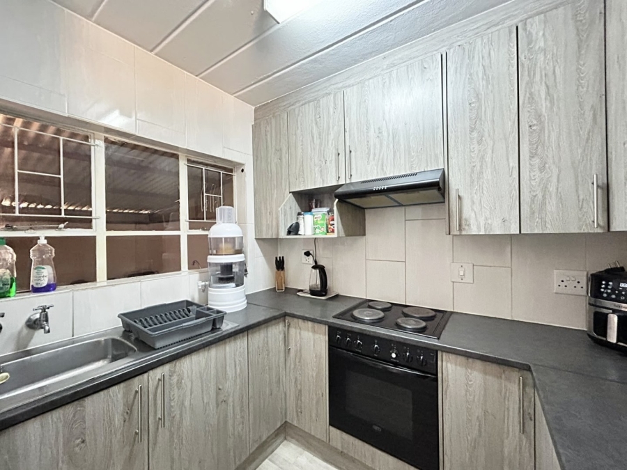 2 Bedroom Property for Sale in Pretoria North Gauteng