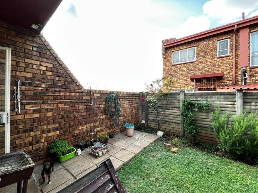 2 Bedroom Property for Sale in Pretoria North Gauteng