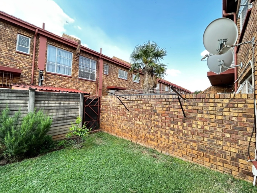 2 Bedroom Property for Sale in Pretoria North Gauteng
