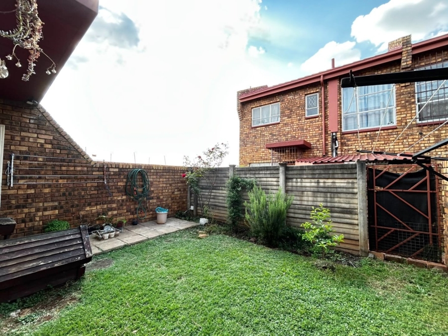 2 Bedroom Property for Sale in Pretoria North Gauteng