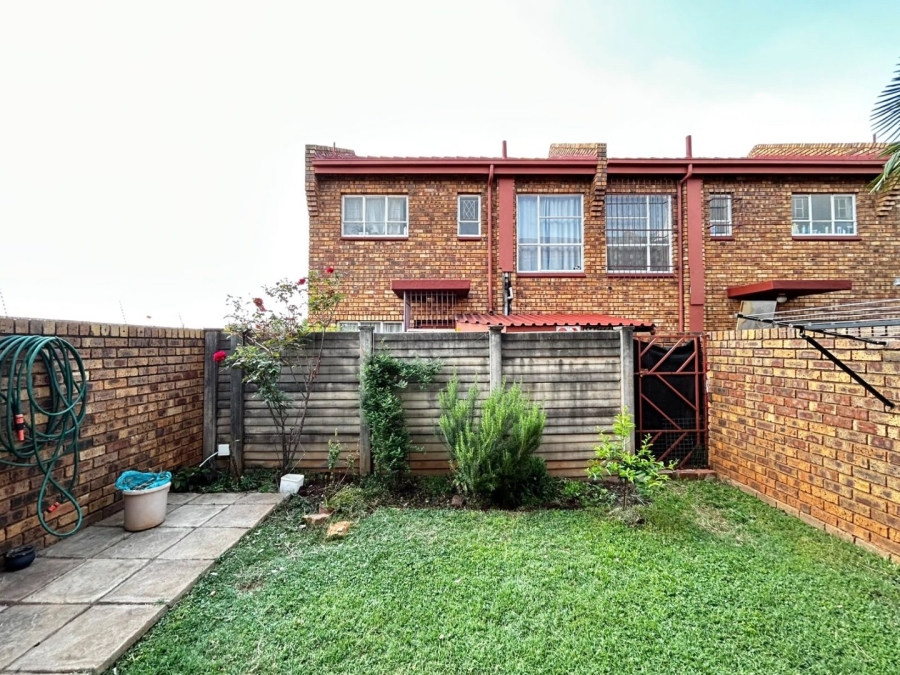 2 Bedroom Property for Sale in Pretoria North Gauteng