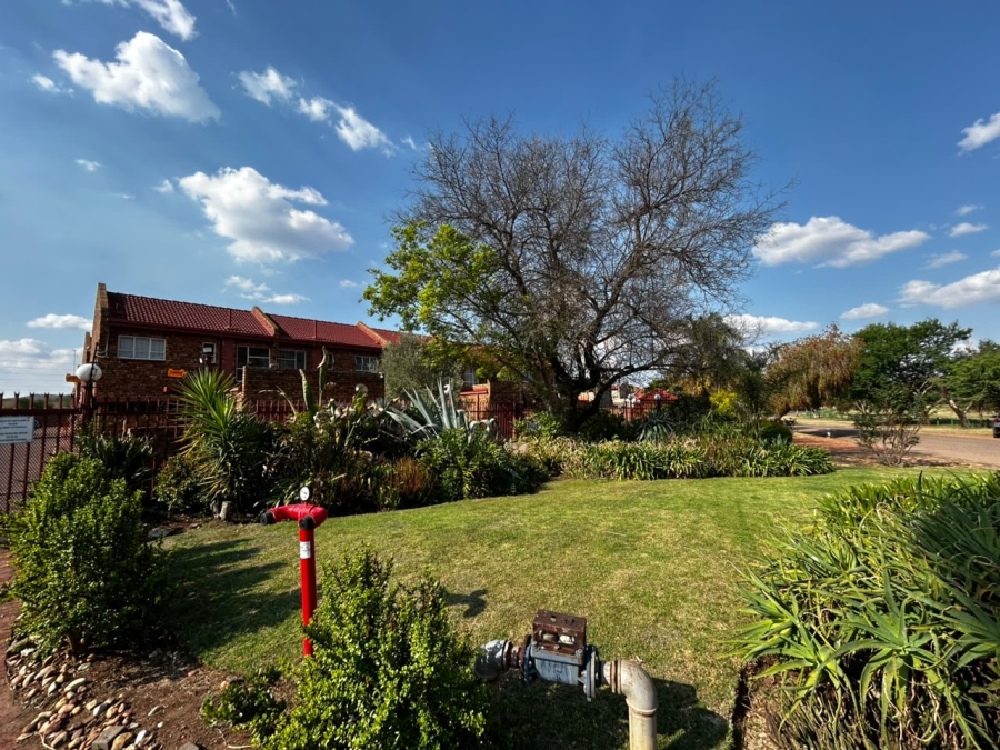 2 Bedroom Property for Sale in Pretoria North Gauteng