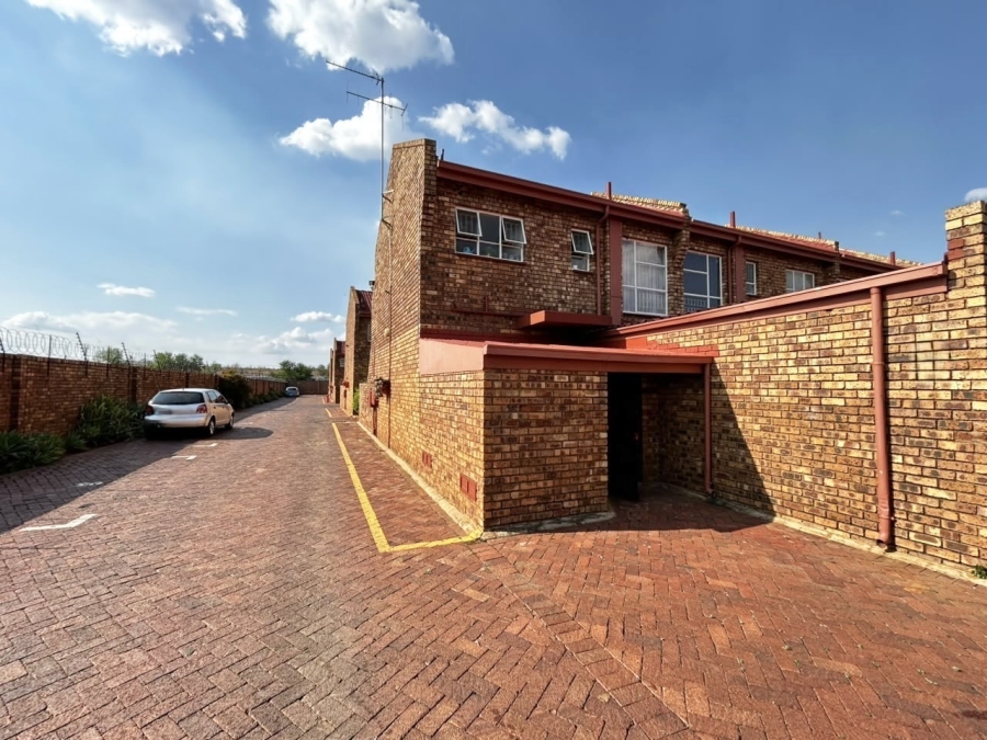 2 Bedroom Property for Sale in Pretoria North Gauteng
