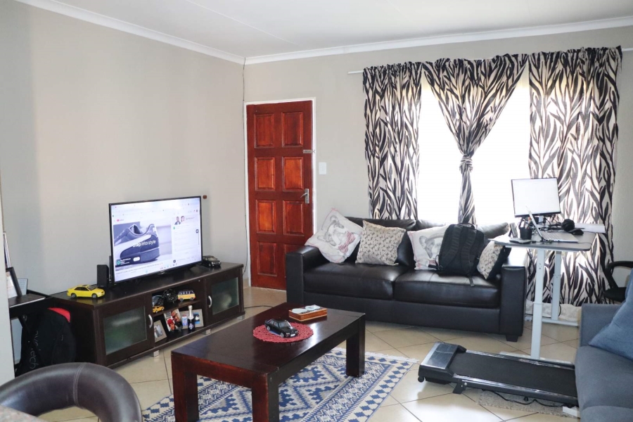 2 Bedroom Property for Sale in Witpoortjie Gauteng