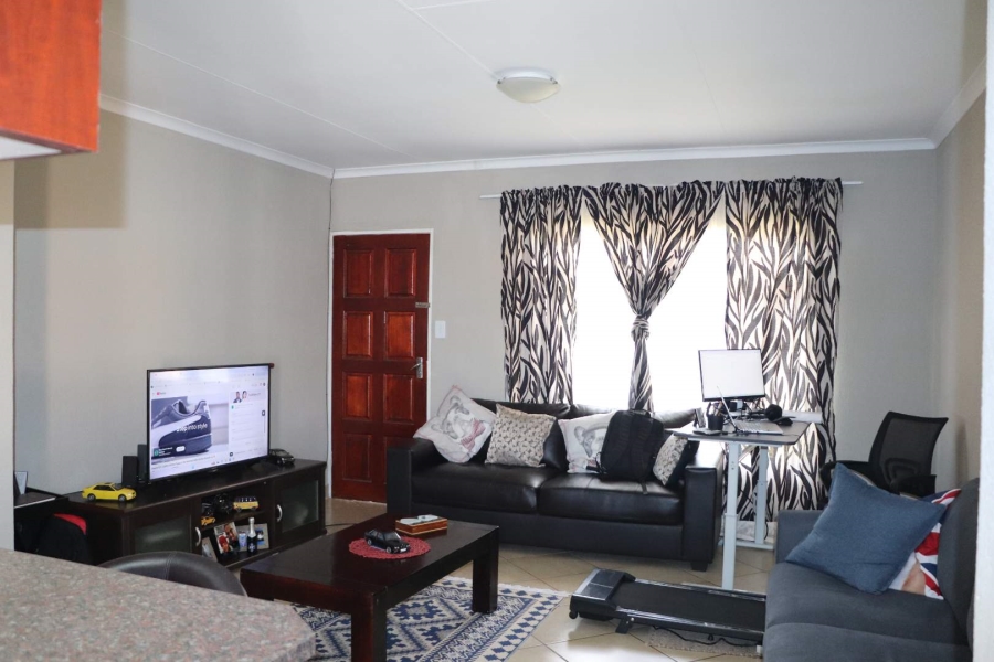 2 Bedroom Property for Sale in Witpoortjie Gauteng
