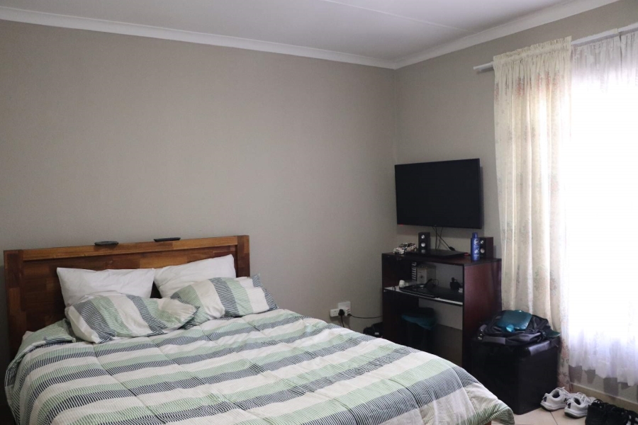 2 Bedroom Property for Sale in Witpoortjie Gauteng