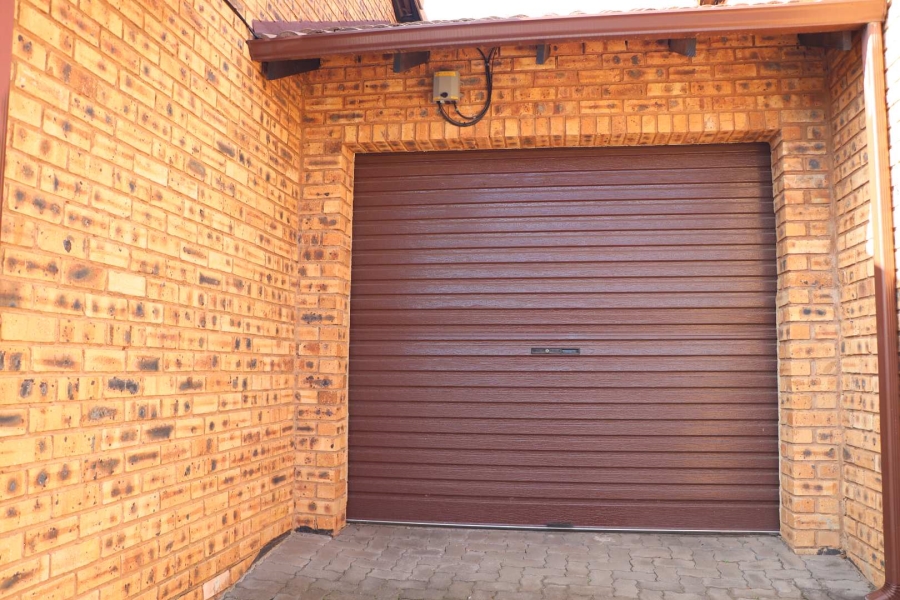 2 Bedroom Property for Sale in Witpoortjie Gauteng