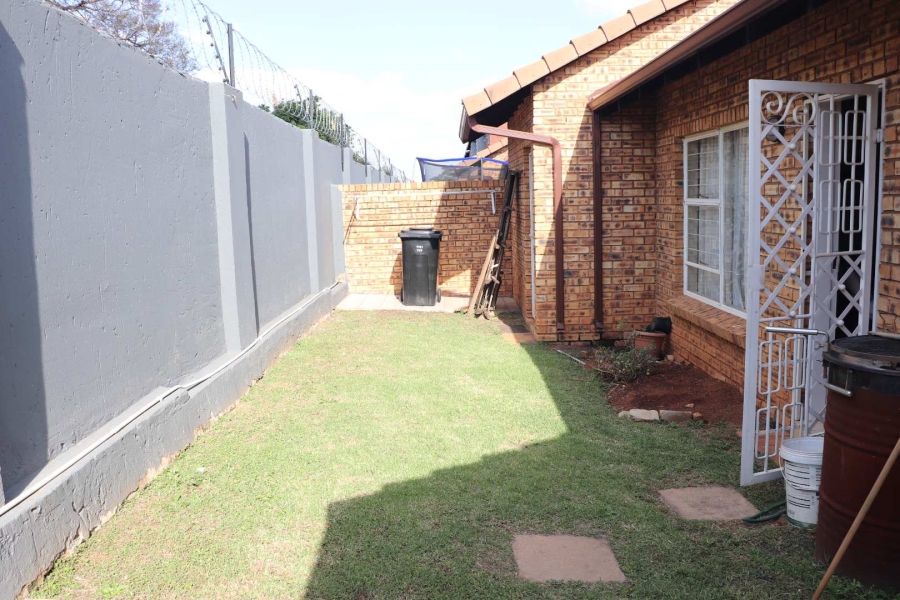 2 Bedroom Property for Sale in Witpoortjie Gauteng