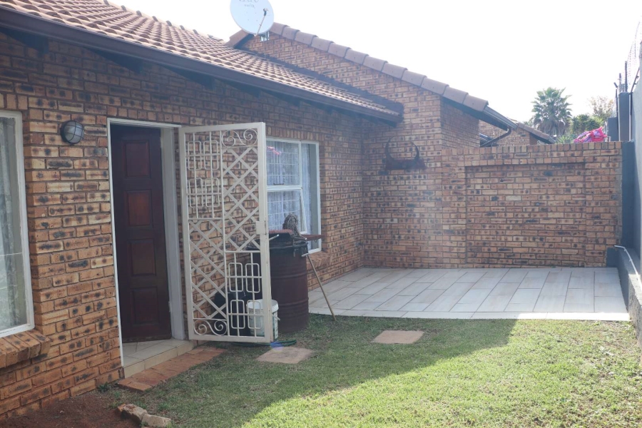 2 Bedroom Property for Sale in Witpoortjie Gauteng