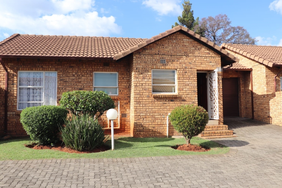2 Bedroom Property for Sale in Witpoortjie Gauteng
