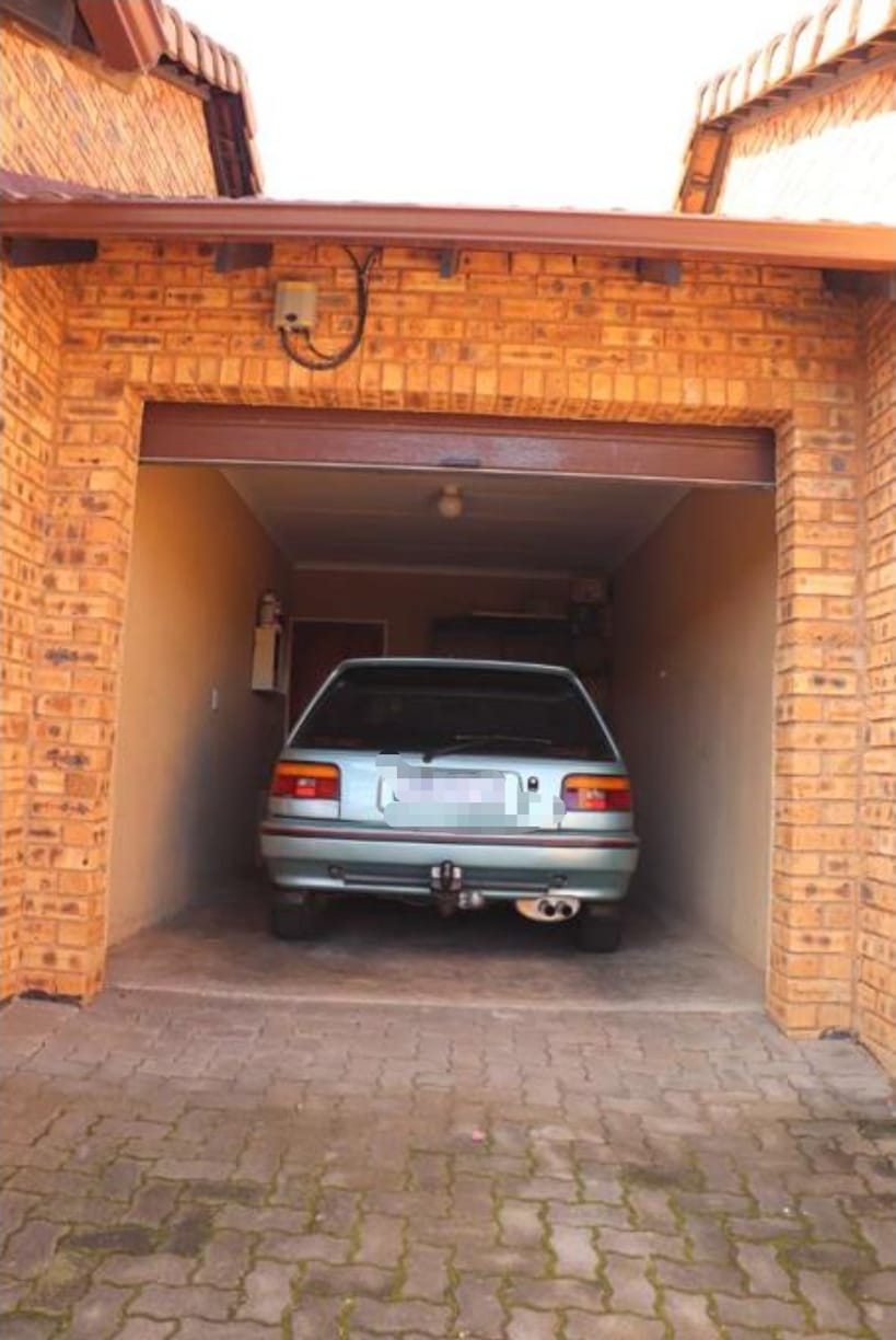 2 Bedroom Property for Sale in Witpoortjie Gauteng
