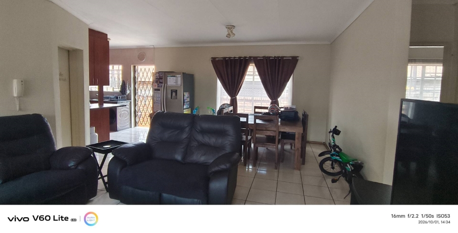 To Let 2 Bedroom Property for Rent in New Redruth Gauteng