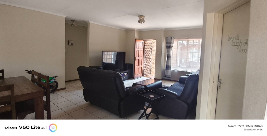 To Let 2 Bedroom Property for Rent in New Redruth Gauteng