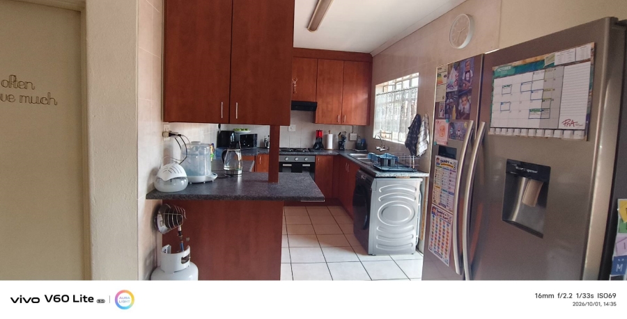 To Let 2 Bedroom Property for Rent in New Redruth Gauteng