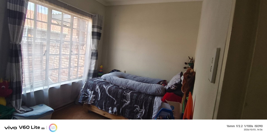 To Let 2 Bedroom Property for Rent in New Redruth Gauteng