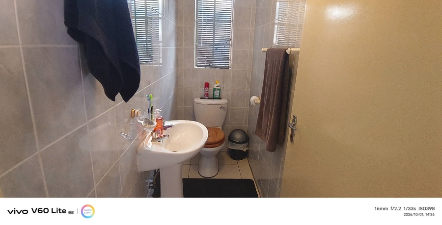 To Let 2 Bedroom Property for Rent in New Redruth Gauteng