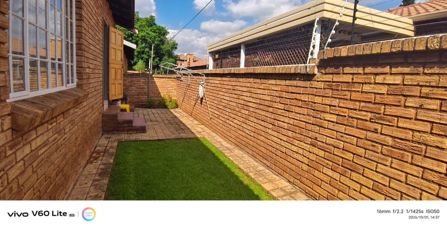 To Let 2 Bedroom Property for Rent in New Redruth Gauteng