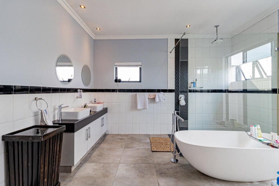 To Let 4 Bedroom Property for Rent in Helderfontein Estate Gauteng