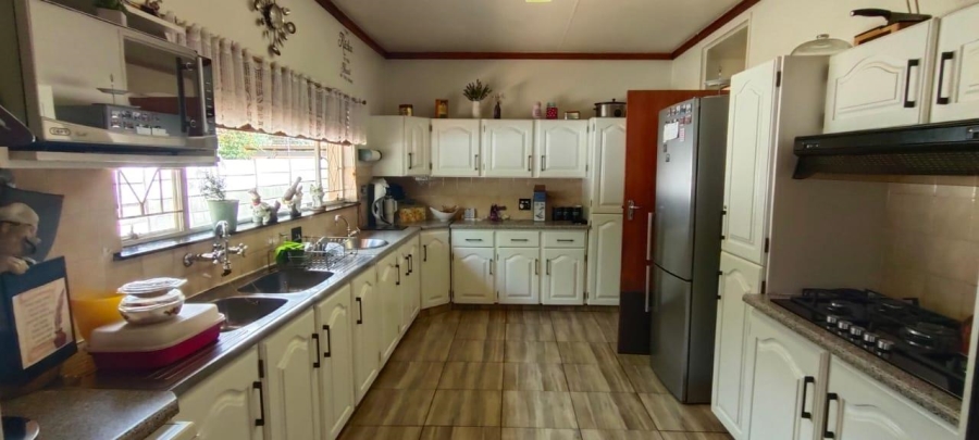 4 Bedroom Property for Sale in Brackenhurst Gauteng