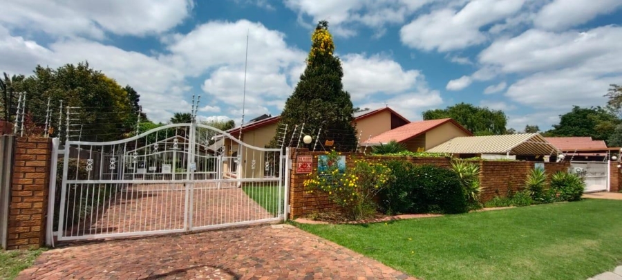 4 Bedroom Property for Sale in Brackenhurst Gauteng
