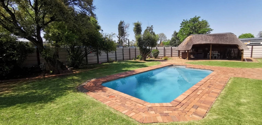 To Let 4 Bedroom Property for Rent in Brackenhurst Gauteng