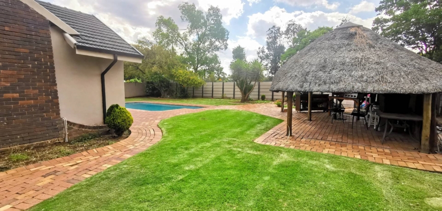 To Let 4 Bedroom Property for Rent in Brackenhurst Gauteng