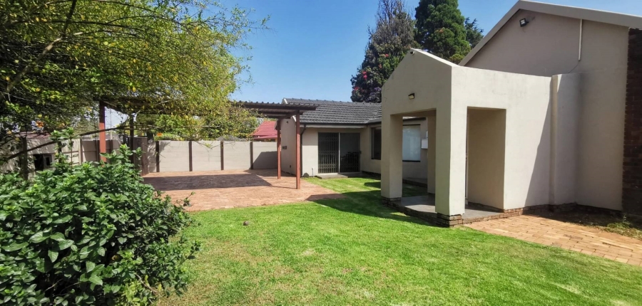 To Let 4 Bedroom Property for Rent in Brackenhurst Gauteng