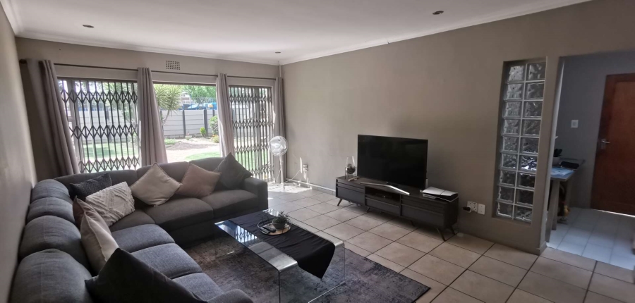 To Let 4 Bedroom Property for Rent in Brackenhurst Gauteng