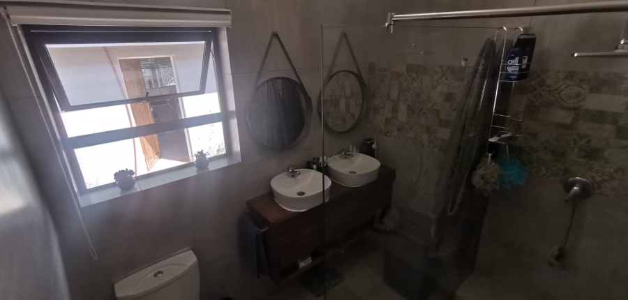 To Let 4 Bedroom Property for Rent in Brackenhurst Gauteng