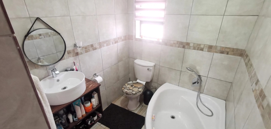 To Let 4 Bedroom Property for Rent in Brackenhurst Gauteng