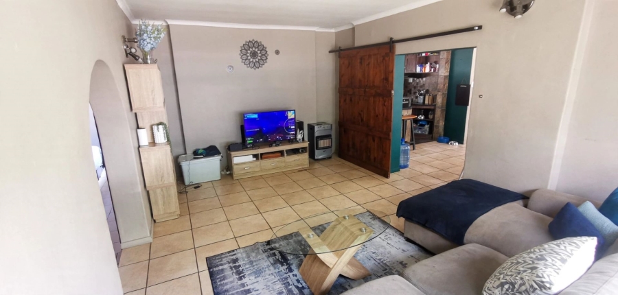 To Let 4 Bedroom Property for Rent in Brackenhurst Gauteng