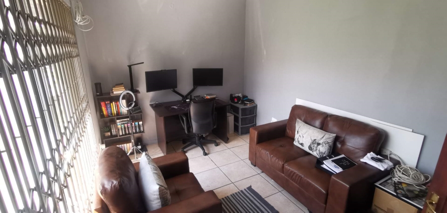 To Let 4 Bedroom Property for Rent in Brackenhurst Gauteng