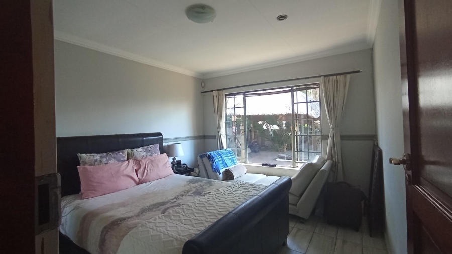 2 Bedroom Property for Sale in Rooihuiskraal North Gauteng