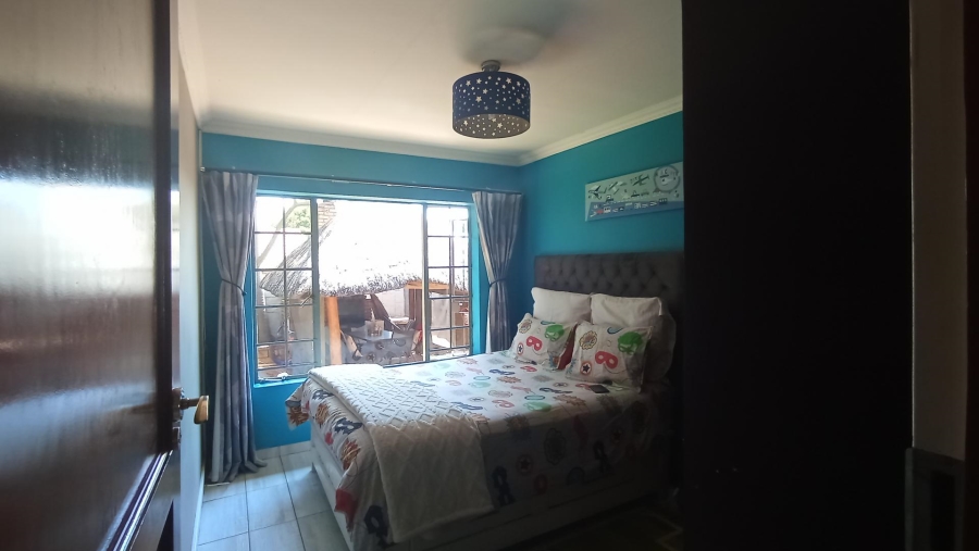 2 Bedroom Property for Sale in Rooihuiskraal North Gauteng