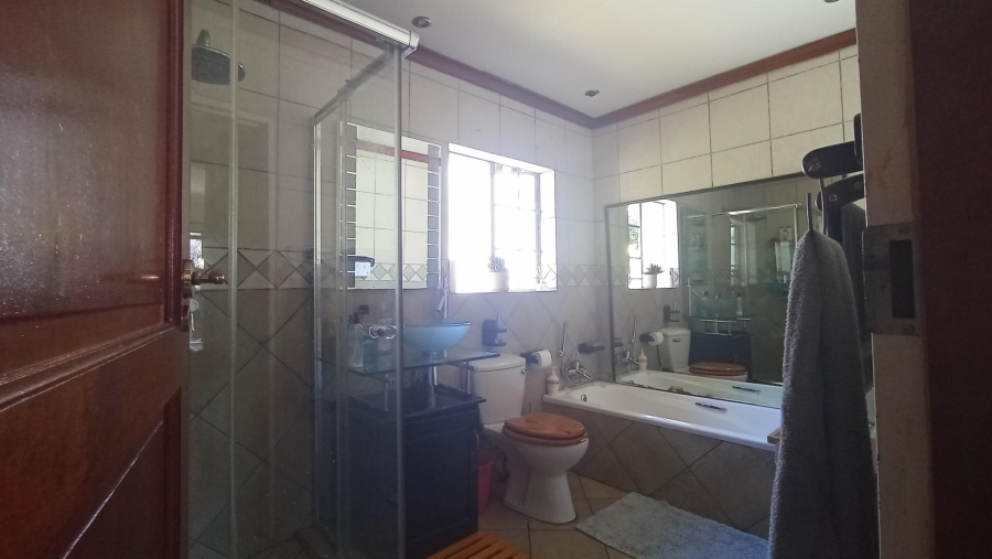 2 Bedroom Property for Sale in Rooihuiskraal North Gauteng