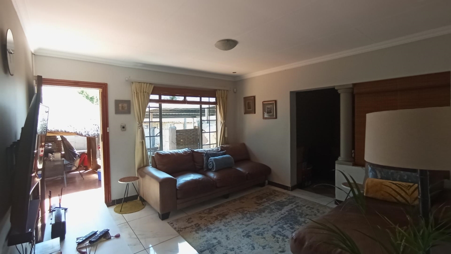 2 Bedroom Property for Sale in Rooihuiskraal North Gauteng