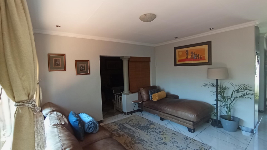 2 Bedroom Property for Sale in Rooihuiskraal North Gauteng