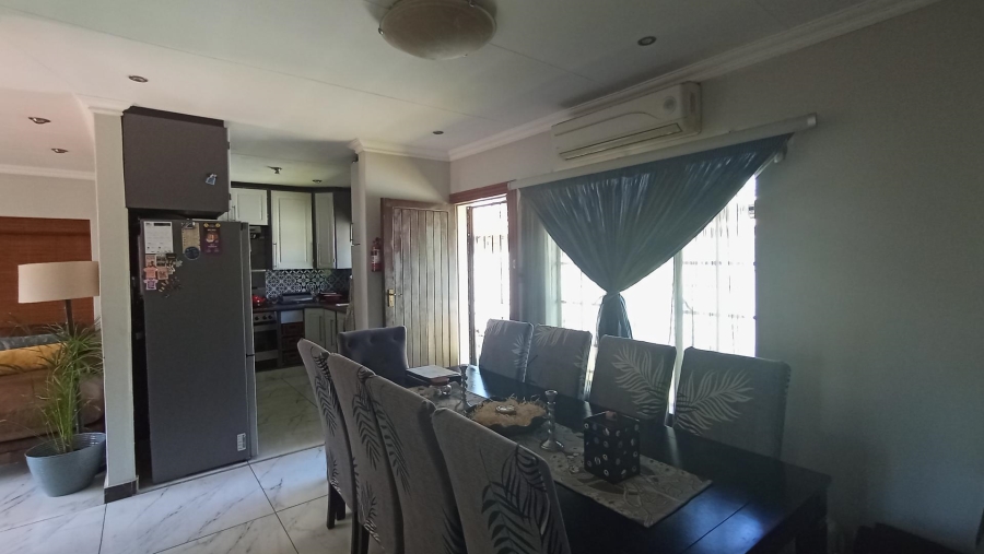 2 Bedroom Property for Sale in Rooihuiskraal North Gauteng
