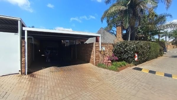 2 Bedroom Property for Sale in Rooihuiskraal North Gauteng