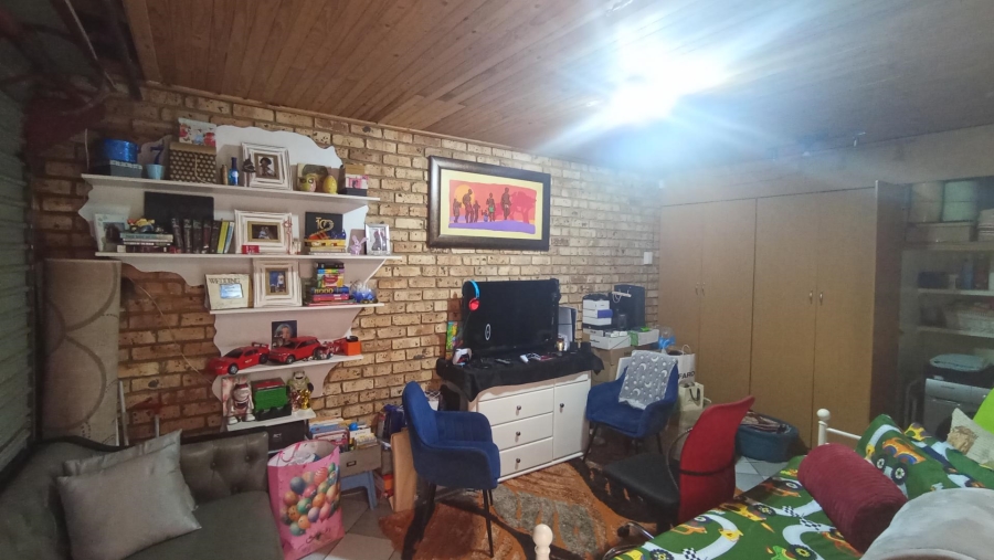 2 Bedroom Property for Sale in Rooihuiskraal North Gauteng