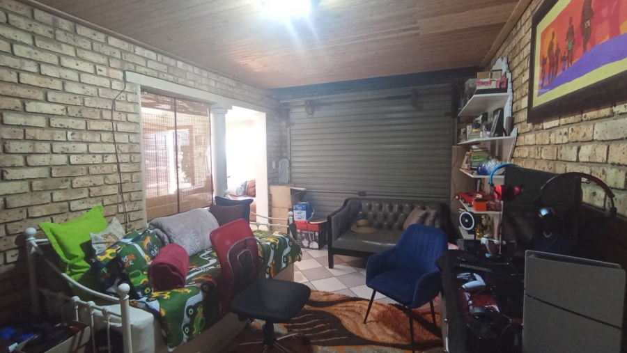 2 Bedroom Property for Sale in Rooihuiskraal North Gauteng