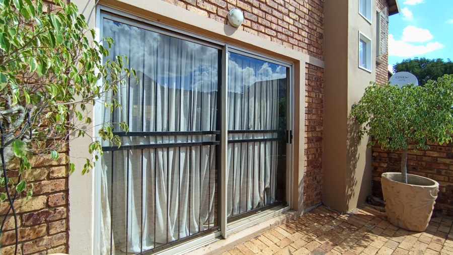 3 Bedroom Property for Sale in Heuwelsig Estate Gauteng