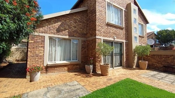 3 Bedroom Property for Sale in Heuwelsig Estate Gauteng