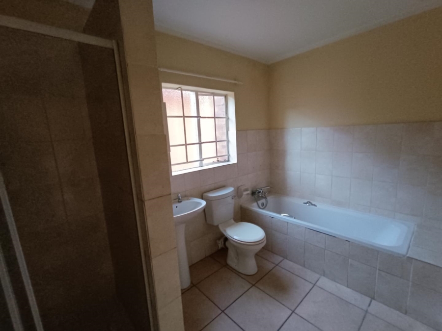 2 Bedroom Property for Sale in The Reeds Gauteng