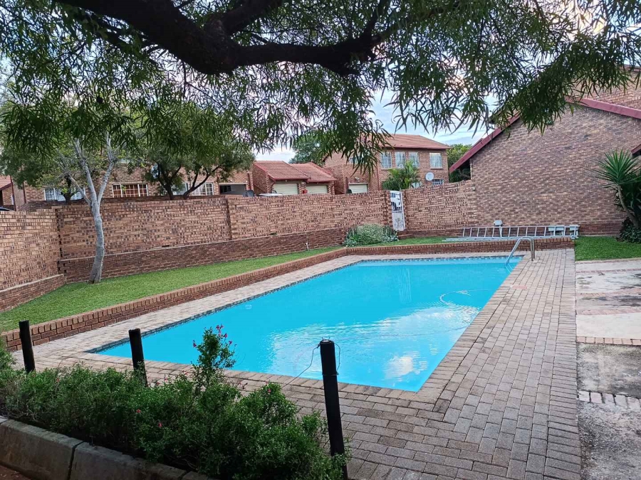 2 Bedroom Property for Sale in The Reeds Gauteng
